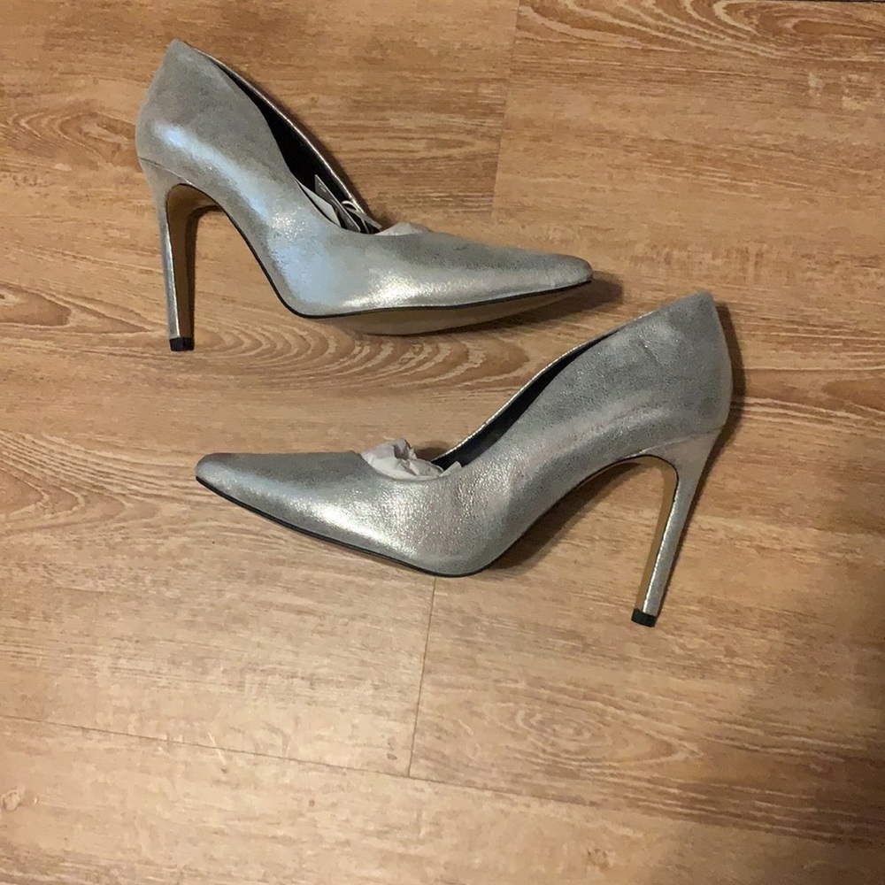 New H&M Leather Silver Pumps Size 9.5